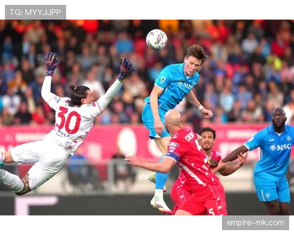 那不勒斯中场对 Osimhen 支持